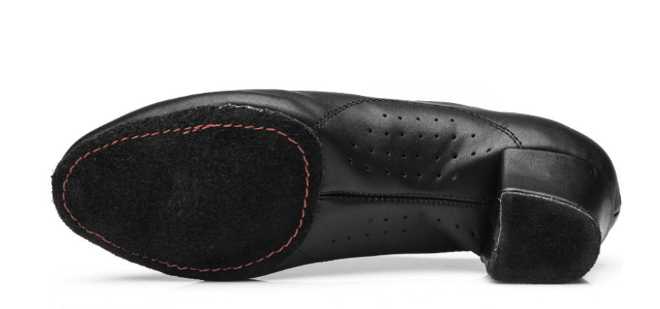 Durable men's practice shoes with wear-resistant suede outsole