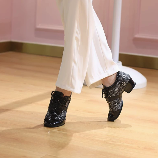 Comfortable men's Latin teacher dance shoes for beginners