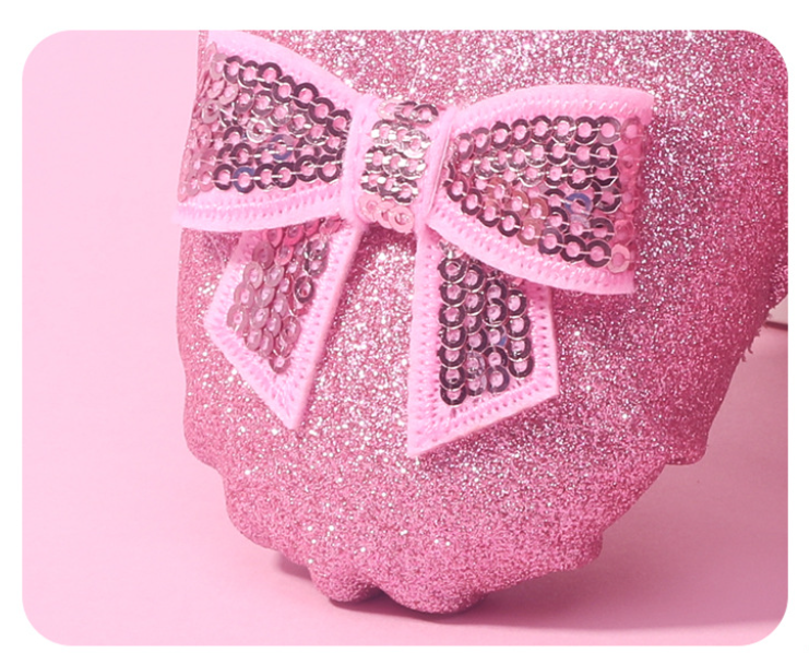 Exquisite sequin bow decoration on the toe