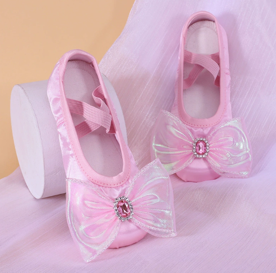 Kids non-slip sole dance slippers with elastic band