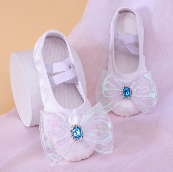 Widened elastic strap dance footwear