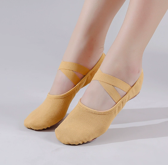 Elastic upper dance practice slippers
