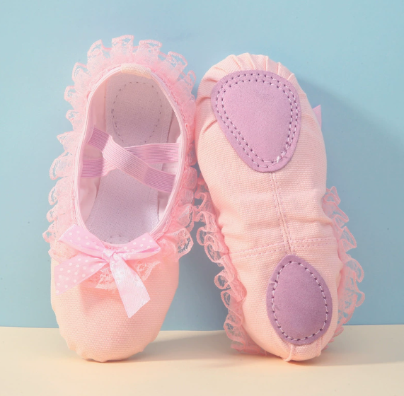 Girls ballet dance shoes with lace decoration